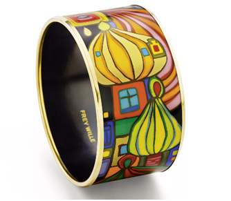 Frey Wille использует технологию холодной эмали, стеклянный порошок засыпают в специальный станок и процесс уже  управляется автоматом.