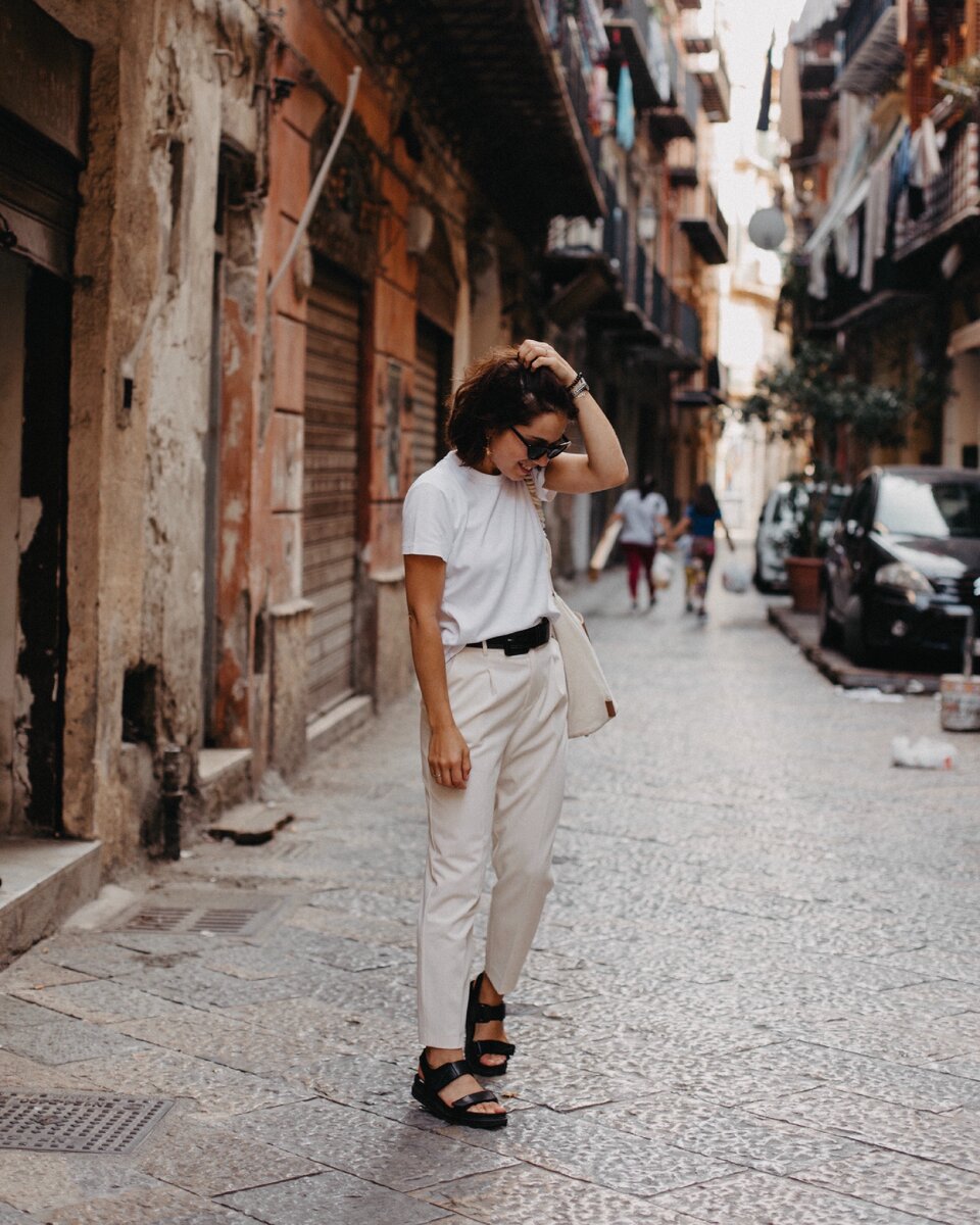 Футболка Uniqlo, брюки ZARA, обувь Vagabond 