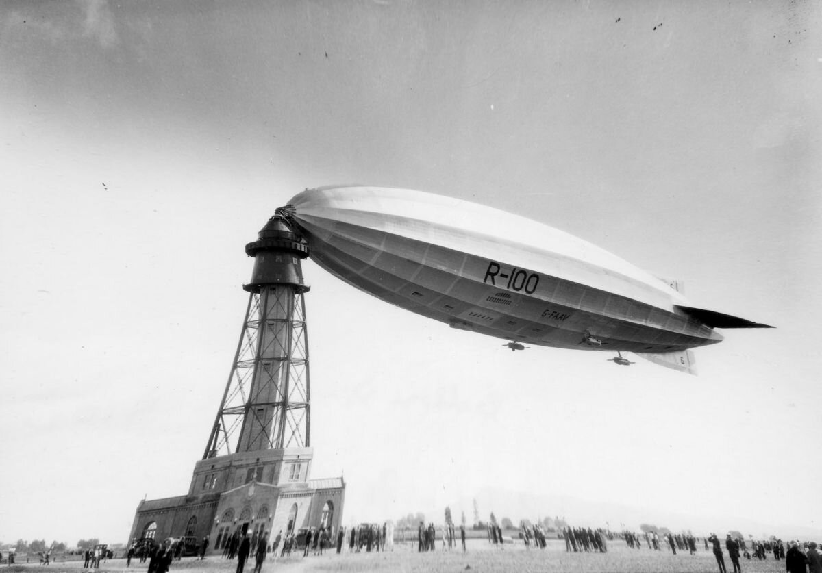 Дирижабль, современная фотография из общедоступных источников