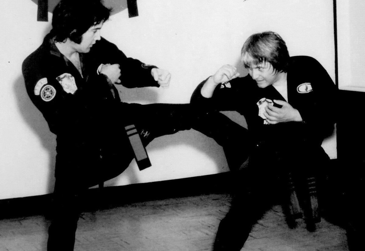 Тренировка с Элвисом Пресли