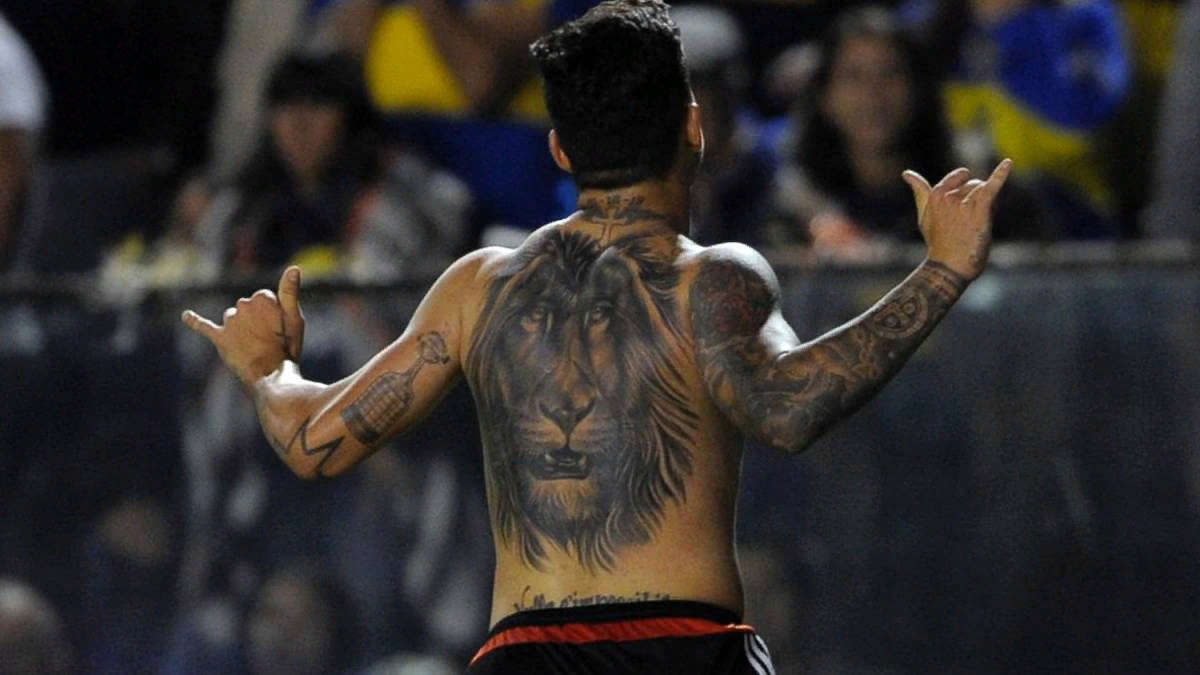 Татуировка льва у нападающего Зенита Дриусси