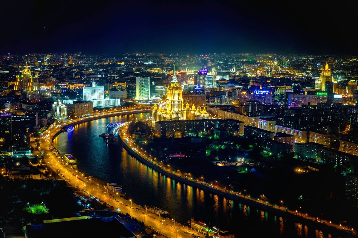 Ночная Москва( источник фото 1zoom.ru)_