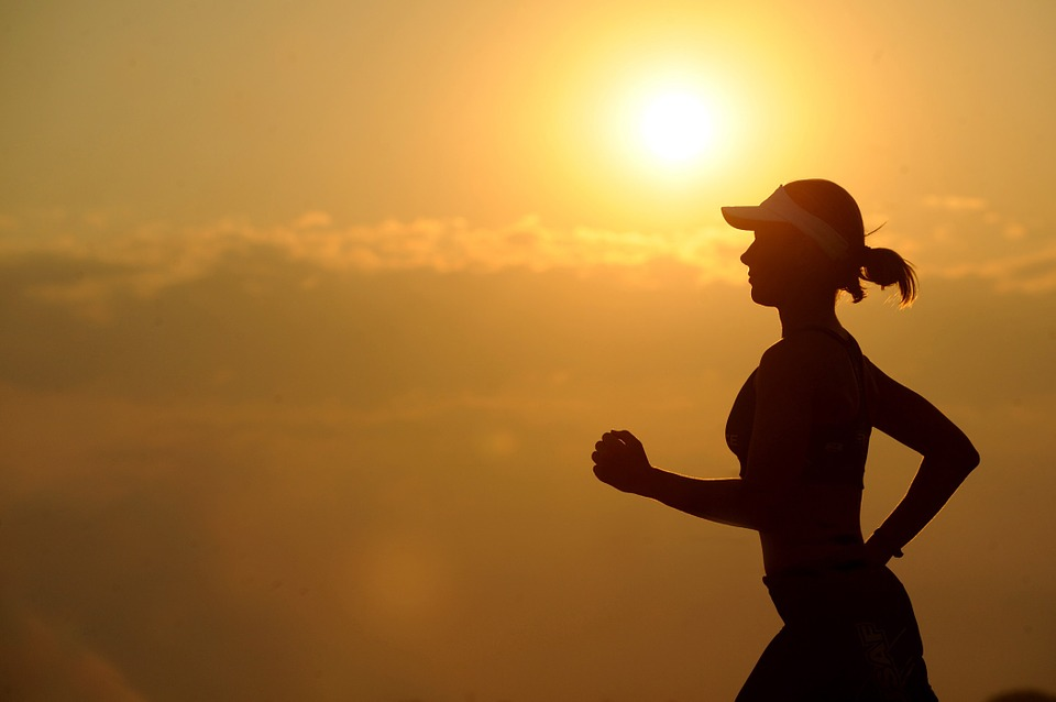 https://cdn.pixabay.com/photo/2014/12/20/09/18/running-573762_960_720.jpg