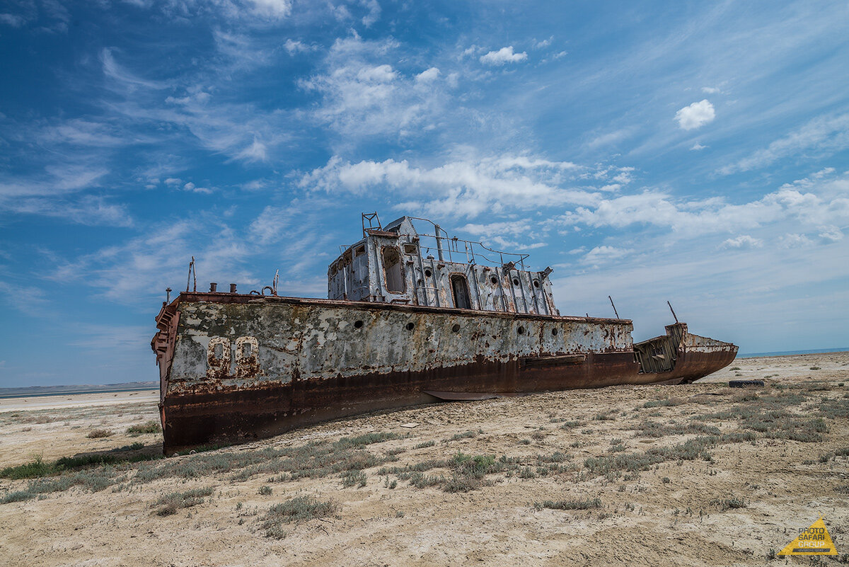 Высохшее море фото