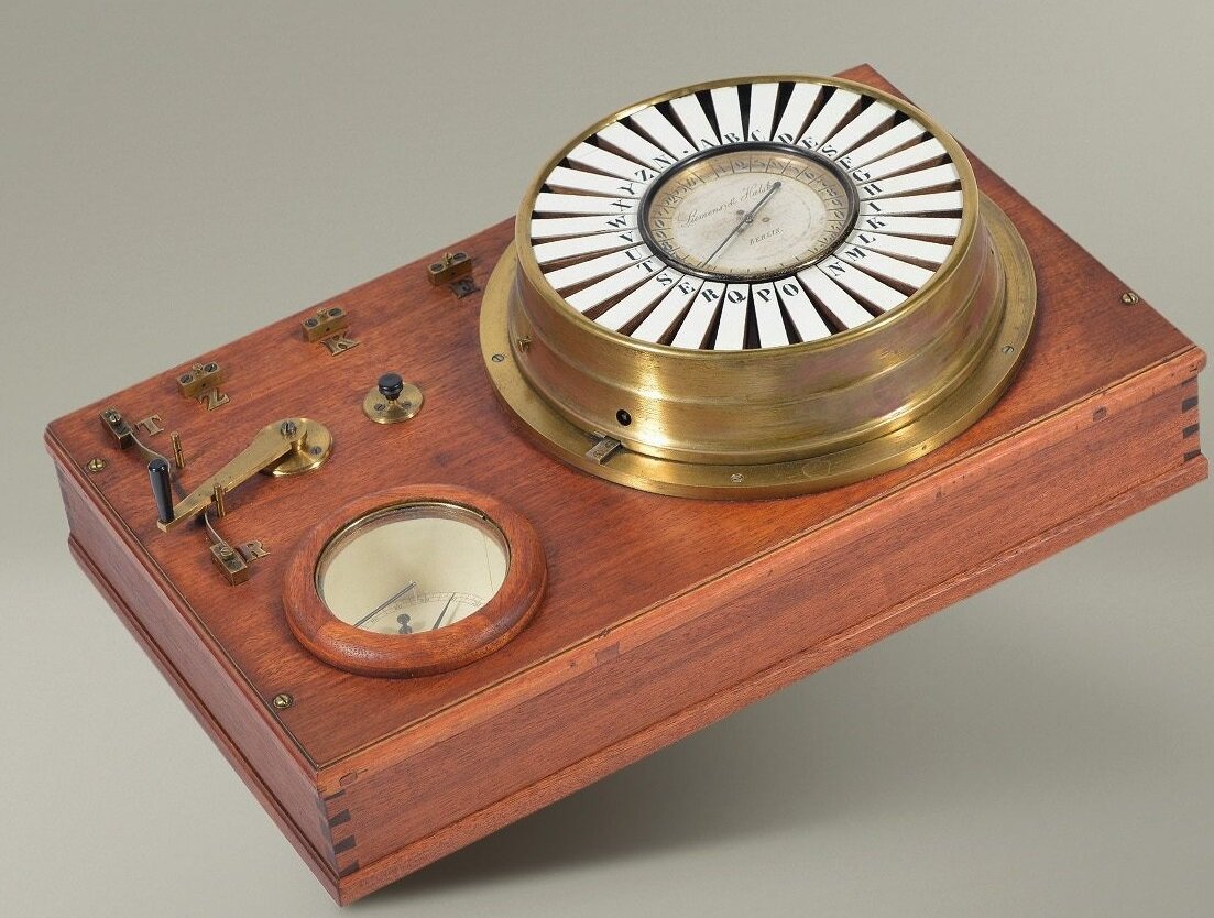 Стрелочный телеграфный аппарат конструкции Сименса и Гальске
