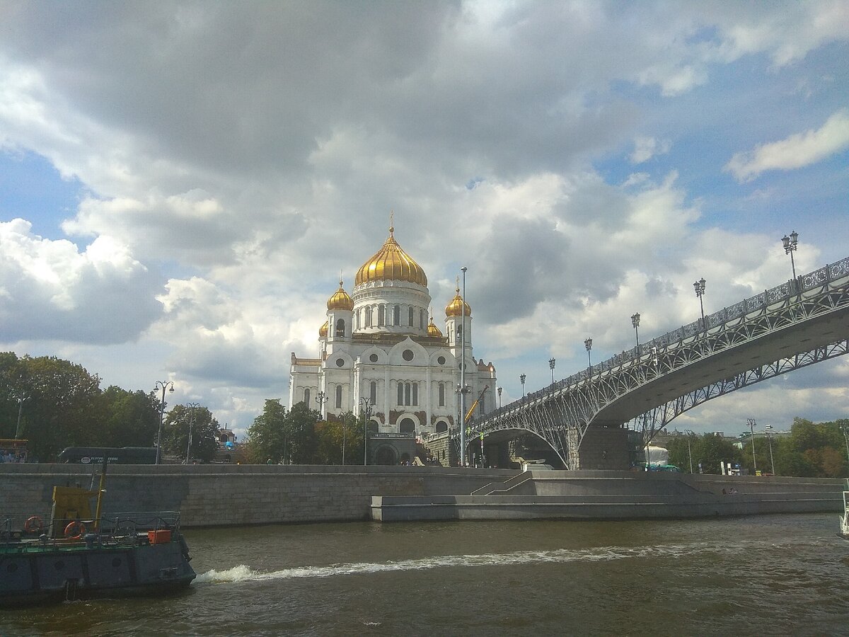 Прогулка теплоходе по Москве реке