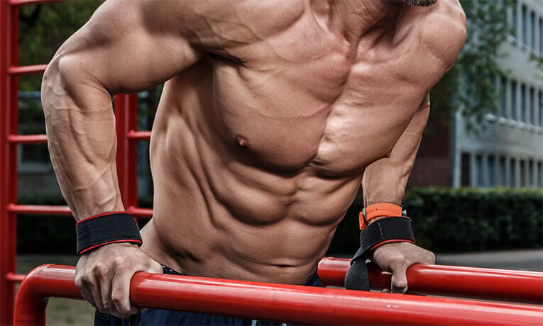 Отжимания на брусьях