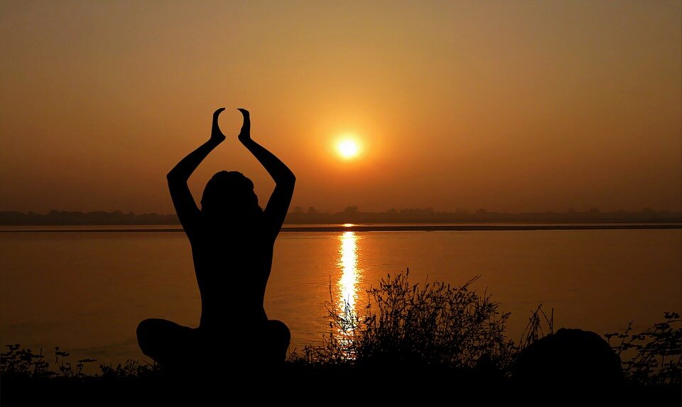 The source: https://pixabay.com/ru/photos/%D0%B7%D0%B0%D0%BA%D0%B0%D1%82-%D0%B9%D0%BE%D0%B3%D0%B0-%D0%B6%D0%B5%D0%BD%D1%89%D0%B8%D0%BD%D0%B0-zen-%D0%BC%D0%B5%D0%B4%D0%B8%D1%82%D0%B0%D1%86%D0%B8%D1%8F-4107428/