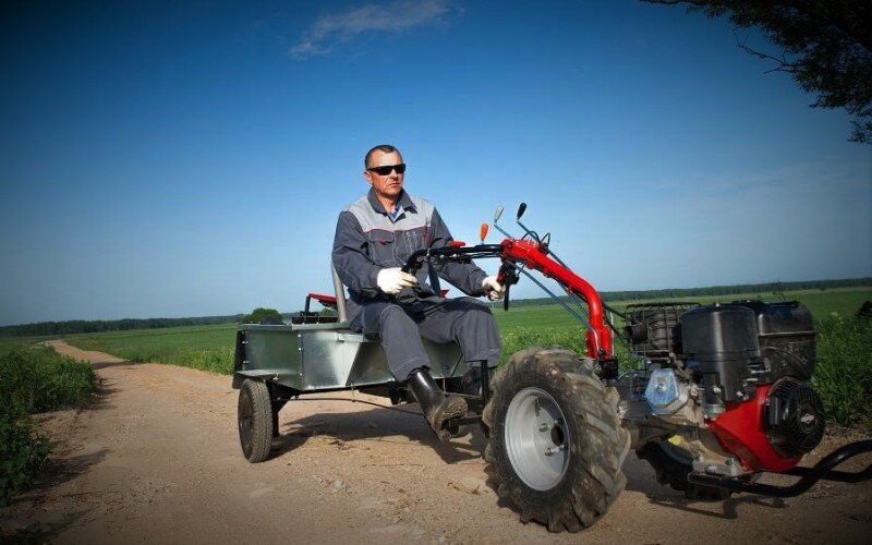 Мотоблок с прицепом - это механическое транспортное средство