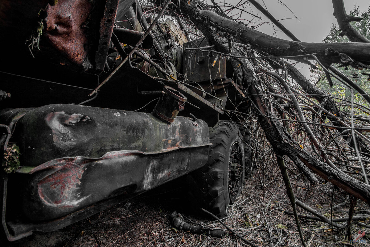 Эти военные машины скрываются в Чернобыльском лесу более 30 лет!