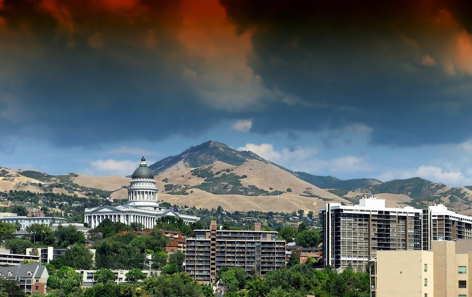 Salt Lake City (https://cdn.pixabay.com/photo/2013/06/16/18/09/salt-lake-city-139714_960_720.jpg)