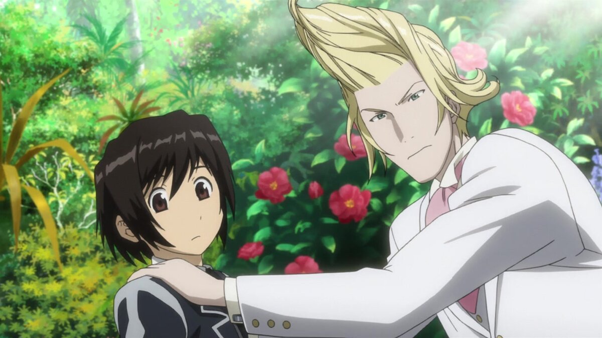 Весьма интересная у него причёска)