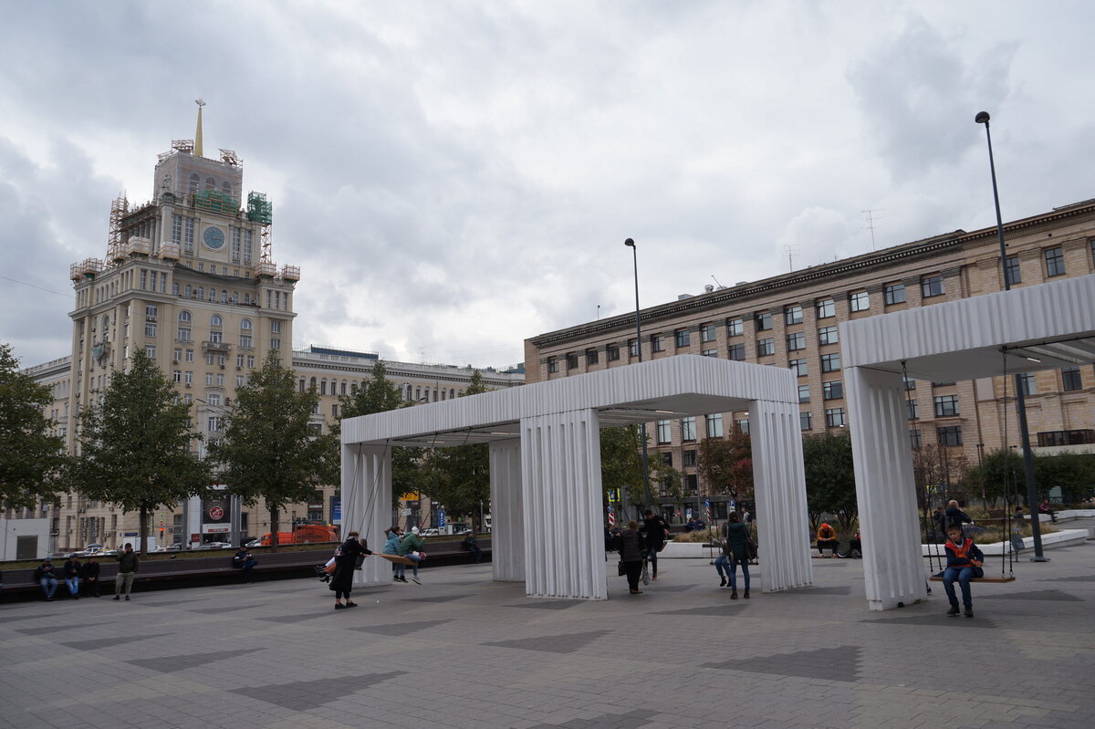 Качели в москве на маяковской фото