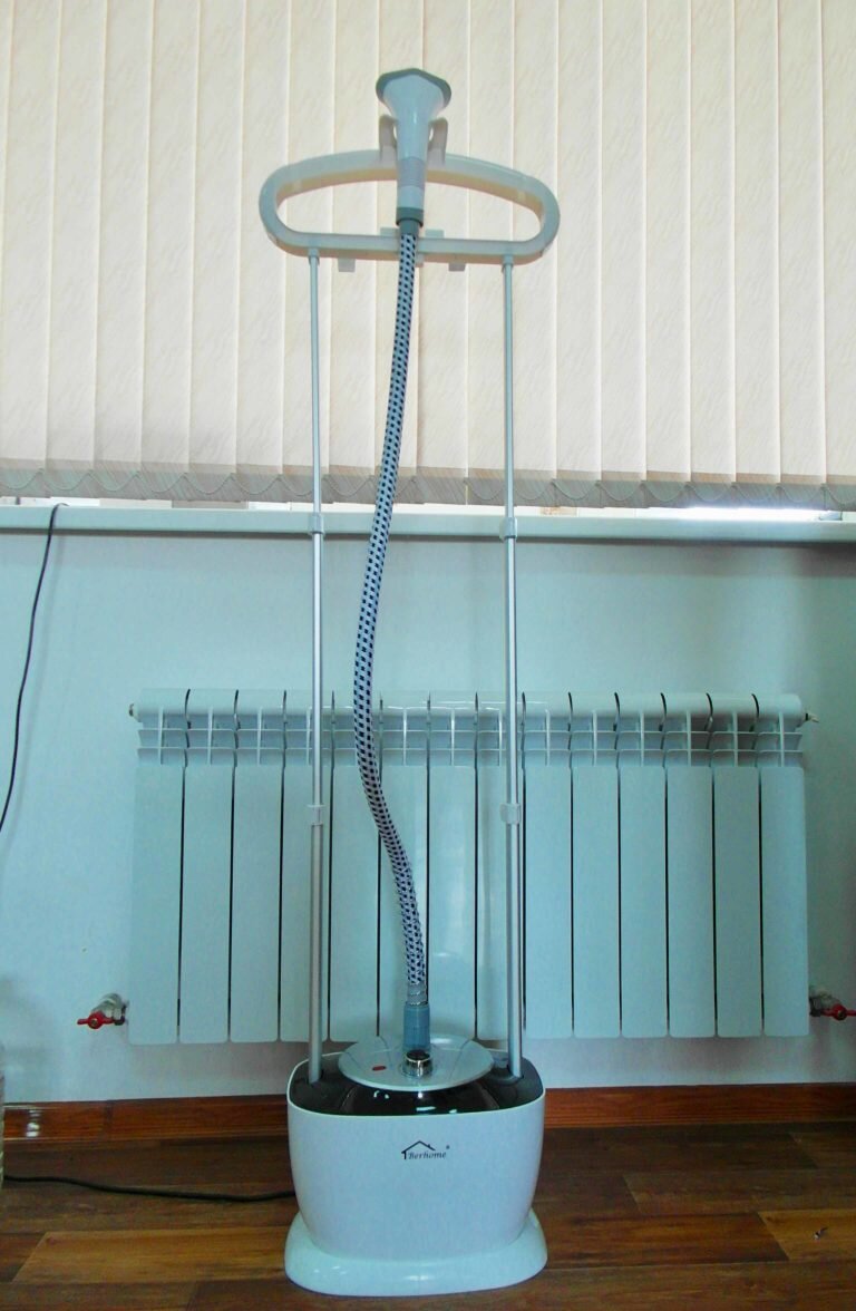 Парогенератор понадобится если нужно часто отпаривать изделие прямо на манекене