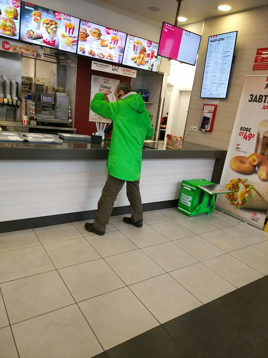 Принесут пожрать в любую погоду.