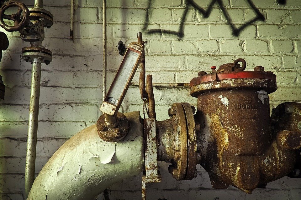 https://pixabay.com/photos/lost-places-factory-old-abandoned-1798640/
