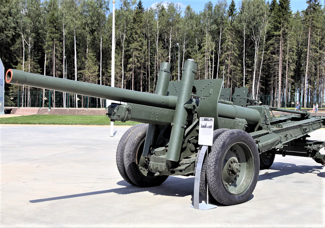 Пушка 122 мм самая массовая ее и установили на ИС-2
