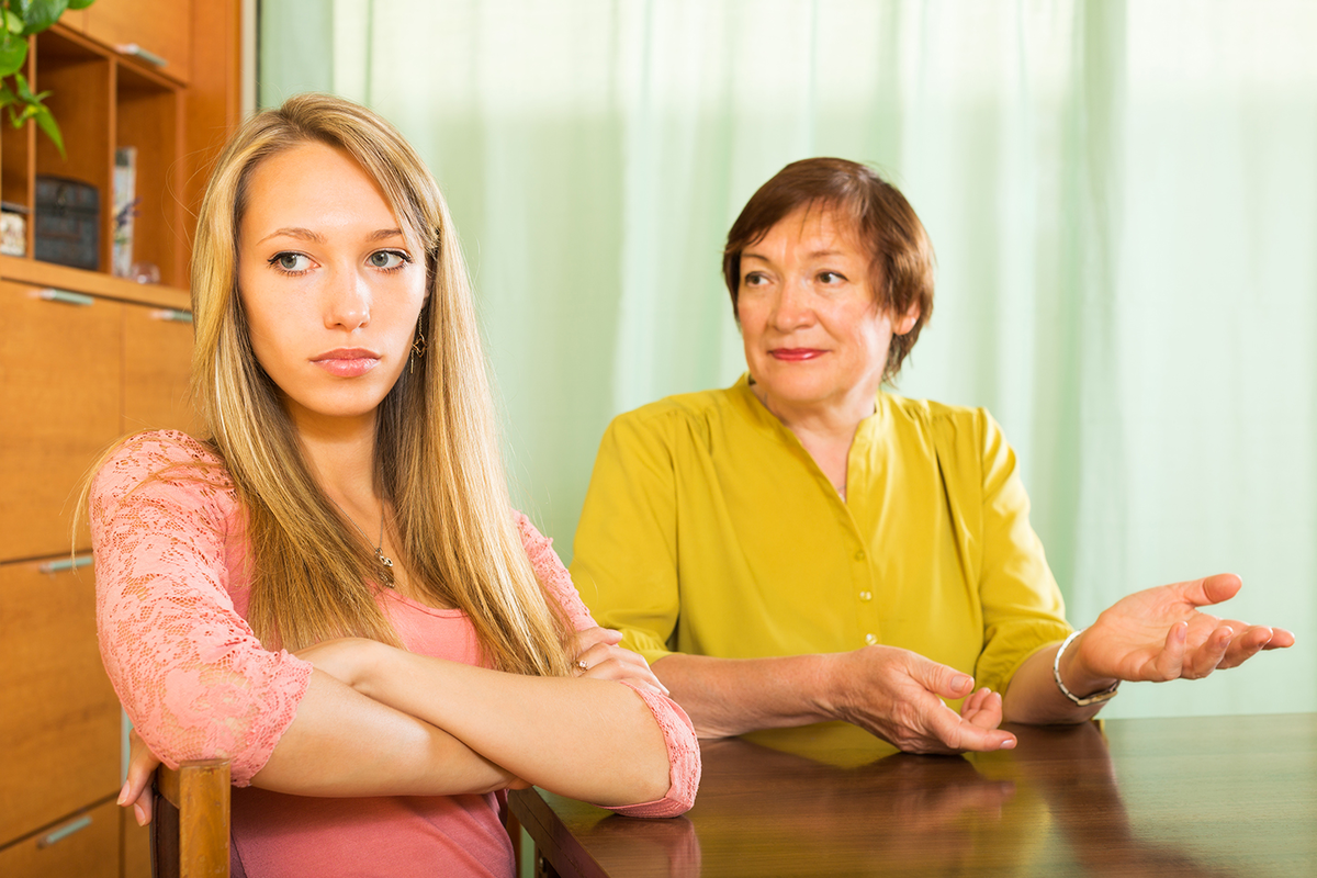 Как обезопасить себя от недоверия к родителю?   