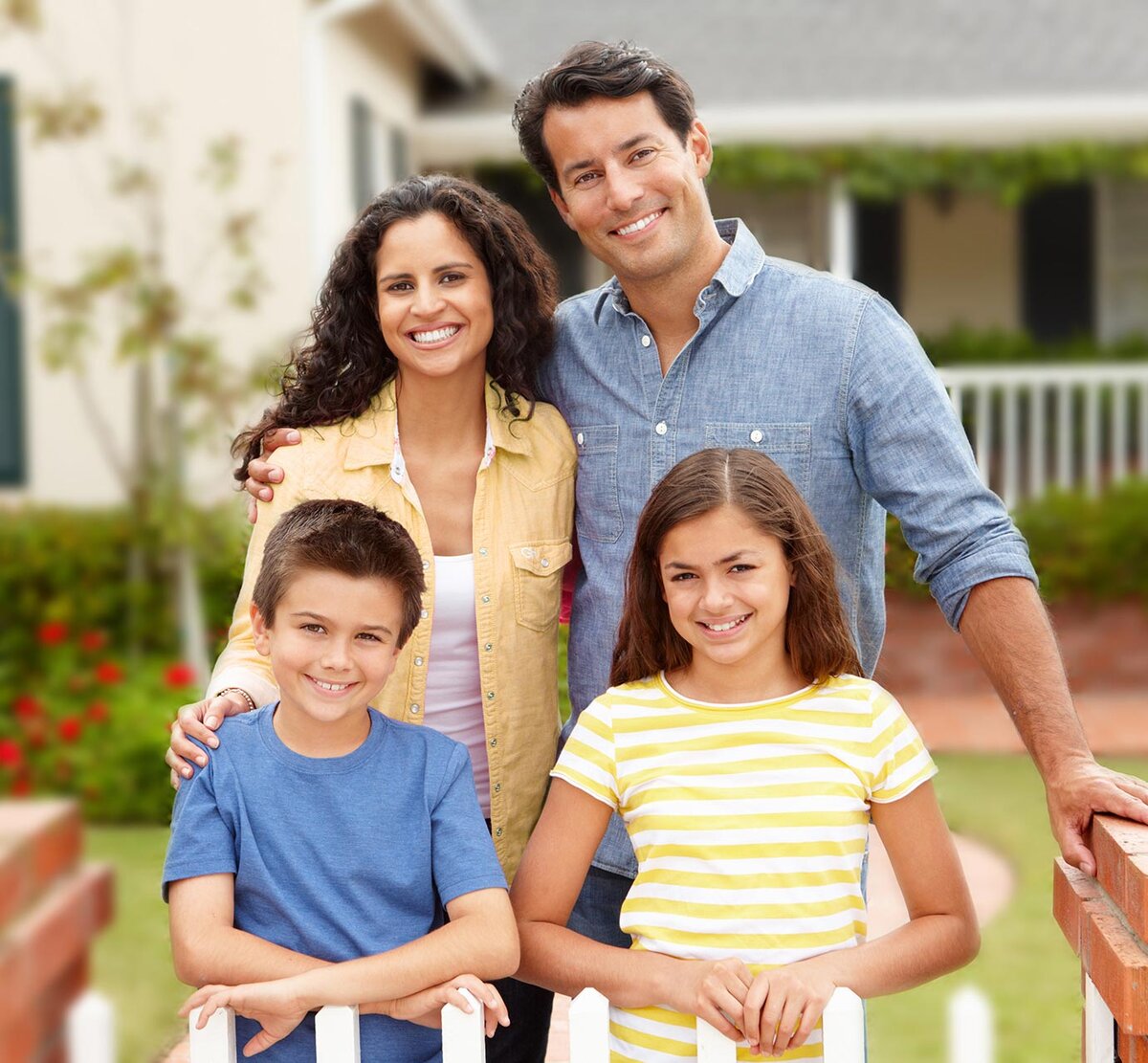 шведская королевская семья 2023. обычный день обычной семьи. фотография семьи. счастливая семья в испании. традиционная семья.