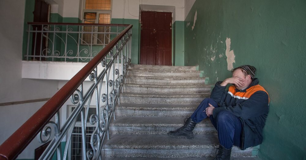 человек без жилья. выселение из квартиры. оставить без жилья. выселяют из квартиры. оставить без жилья.