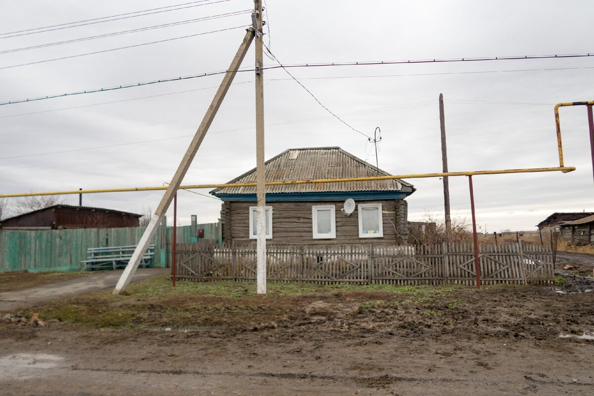 Дома в деревне (Мордвиновка). Действительно ли одни халупы? Как они выглядят?