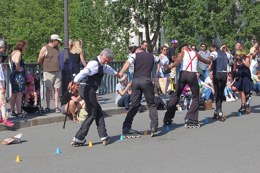 Группа Les Fanfarons de Paname
