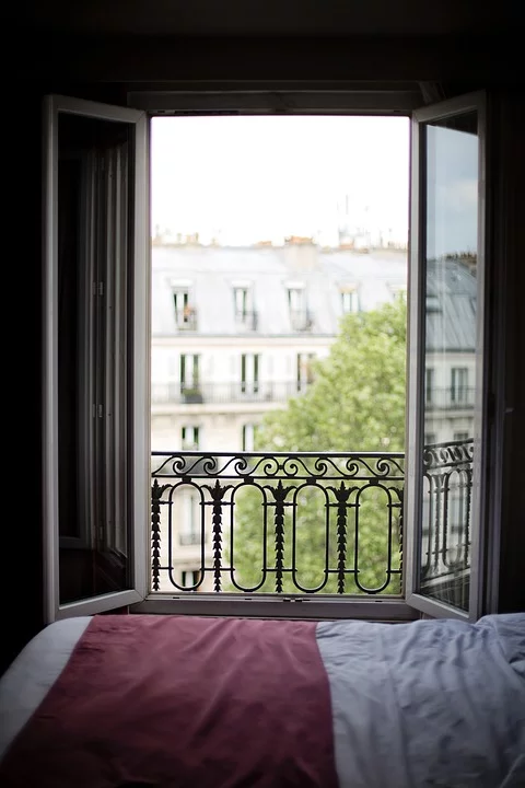https://pixabay.com/photos/bedroom-window-france-interior-1434067/
