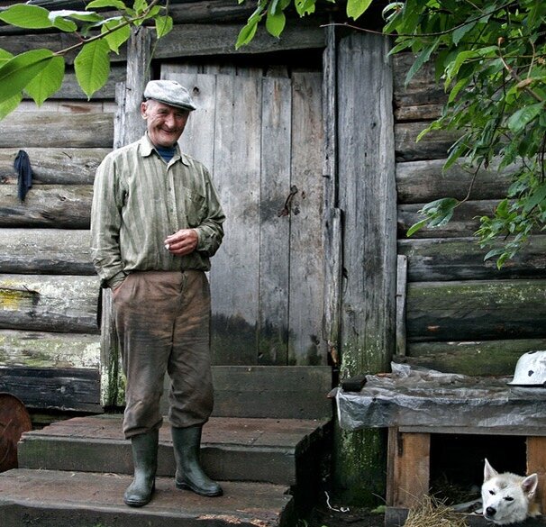 Сельские черты. Фото людей любительские деревня. В деревне главные герои. Видео про чертей в деревне.