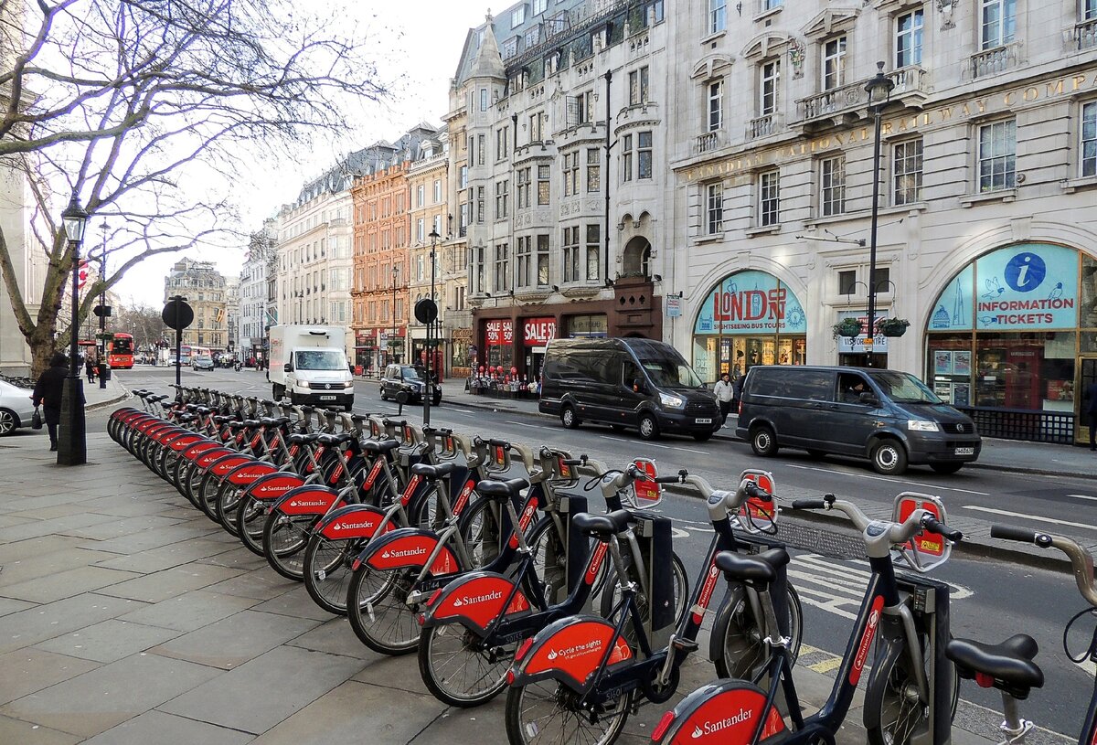 Santander Cycles на Cockspur Street