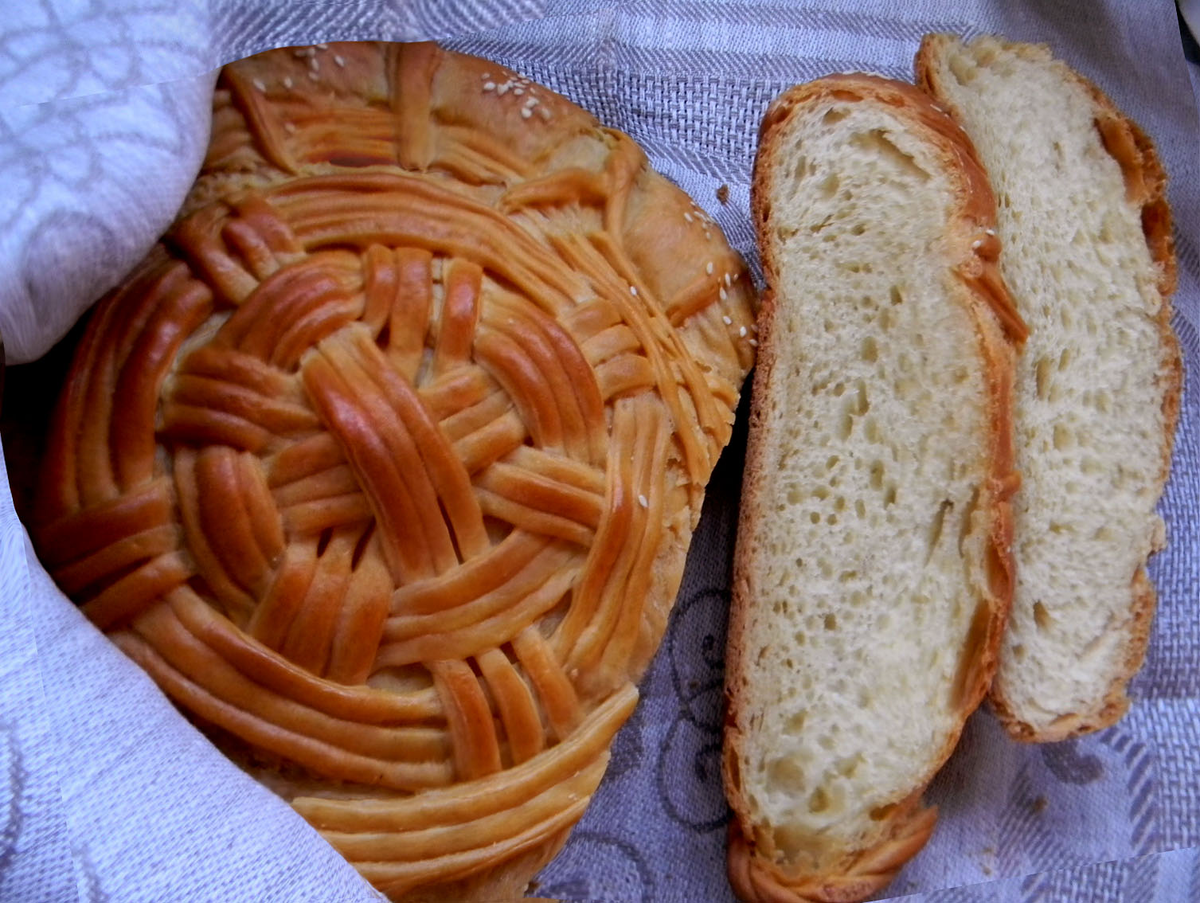 Рецепт хлеба на манке. Сладкий хлеб. Сладкий Хлебушек. Сладкие хлебобулочные изделия. Хлеб с начинкой сладкий.