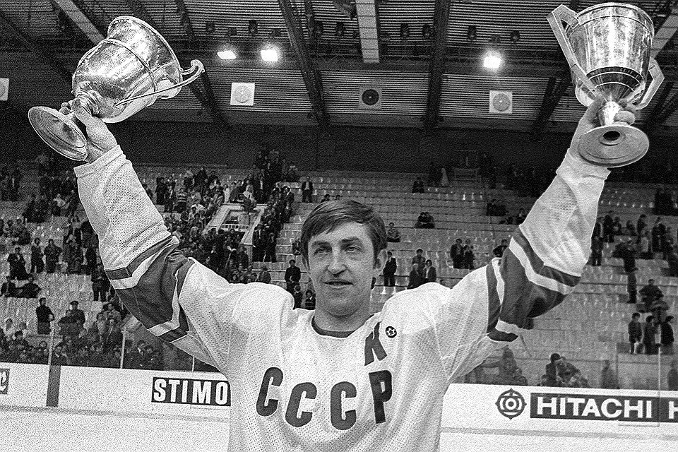 Михайлов в 70-х - капитан сборной СССР по хоккею. С ним наша ледовая дружина выигрывала Олимпиады и мировые чемпионаты.