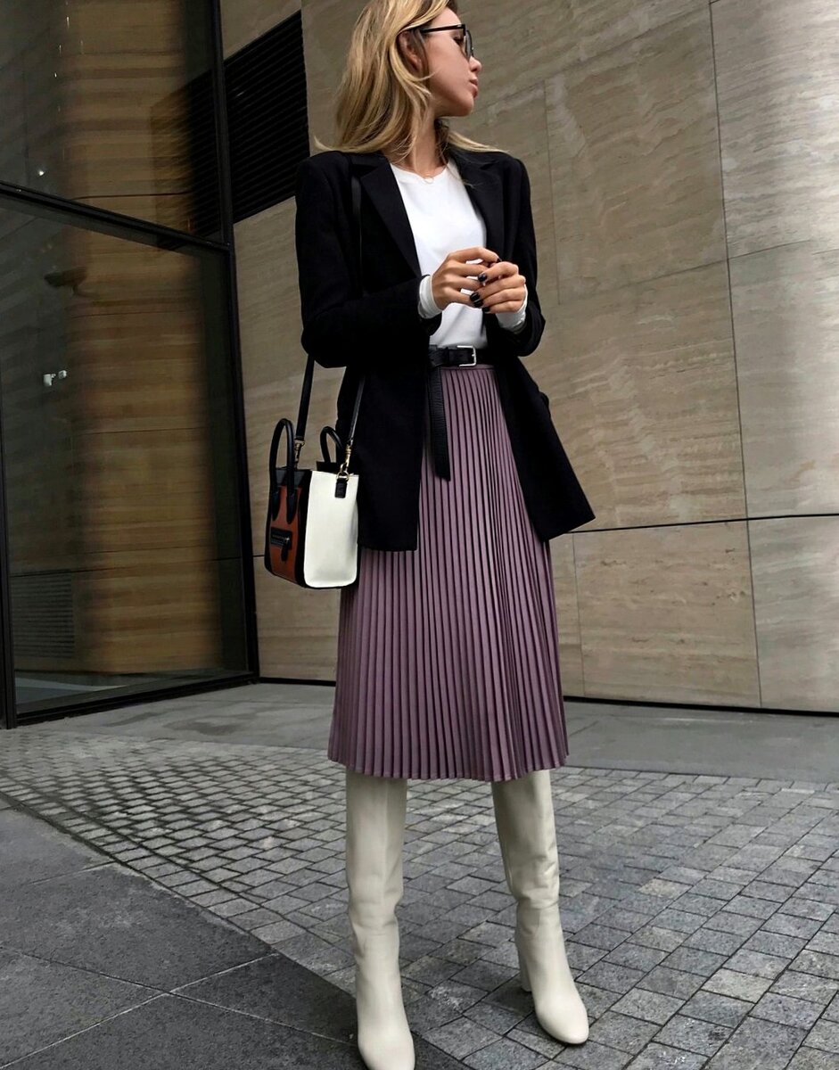 С юбкой-плиссе можно сделать даже деловой образ