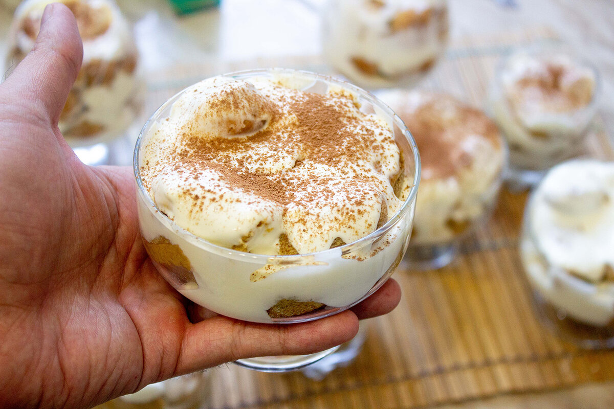 Творожно сливочный крем. Латте баунти. Сыр маскарпоне сливки. Торт чизкейк клубничный. Раф баунти кофе.