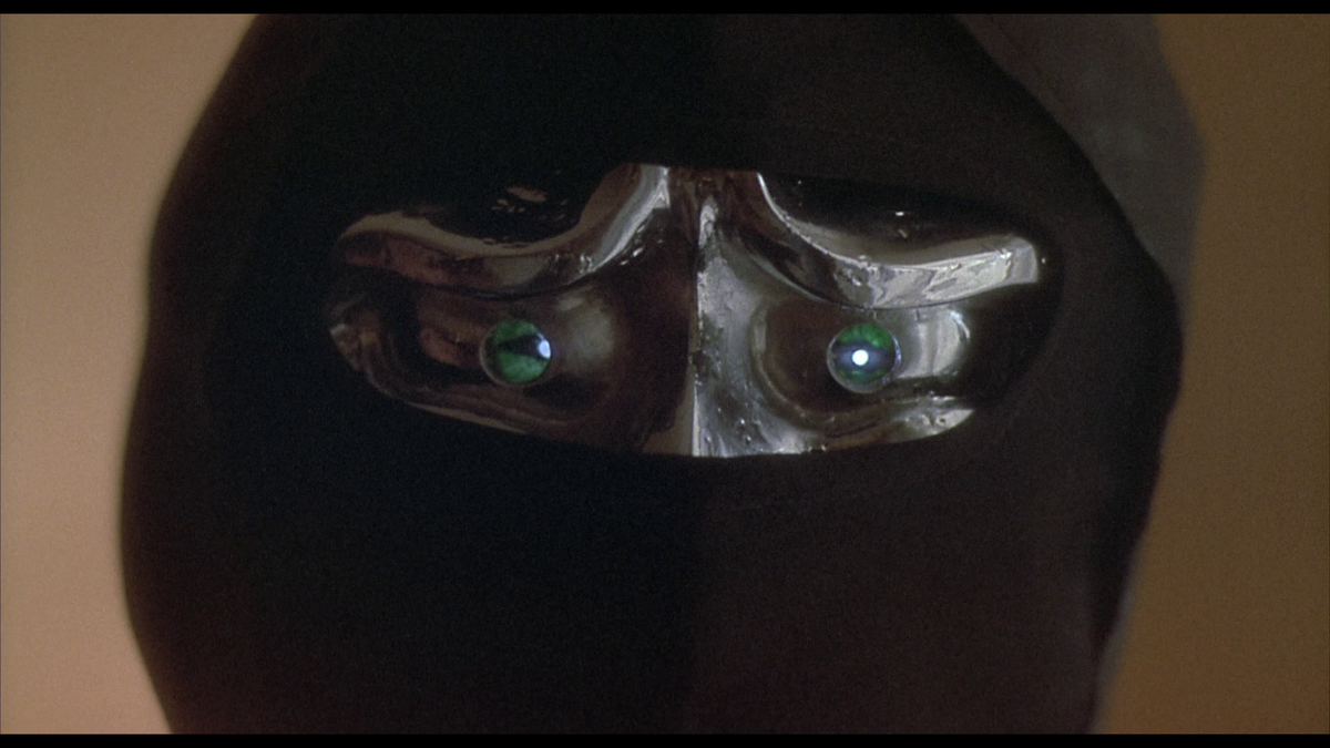 Коварный антагонист главного героя и гордый обладатель целого арсенала разнообразных примочек "ниндзя", охотно применяющий их против своих врагов. Фото с сайта rock-cafe.info.