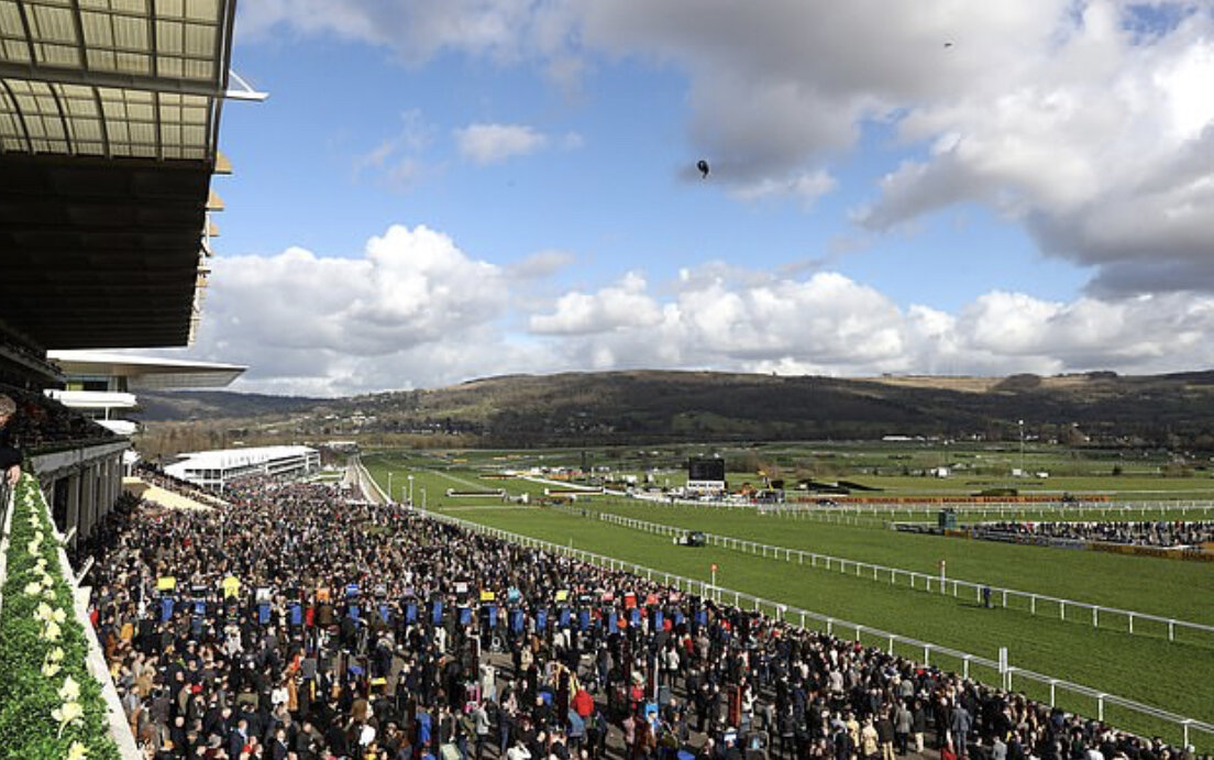 март 2020- все на скачках и без масок.