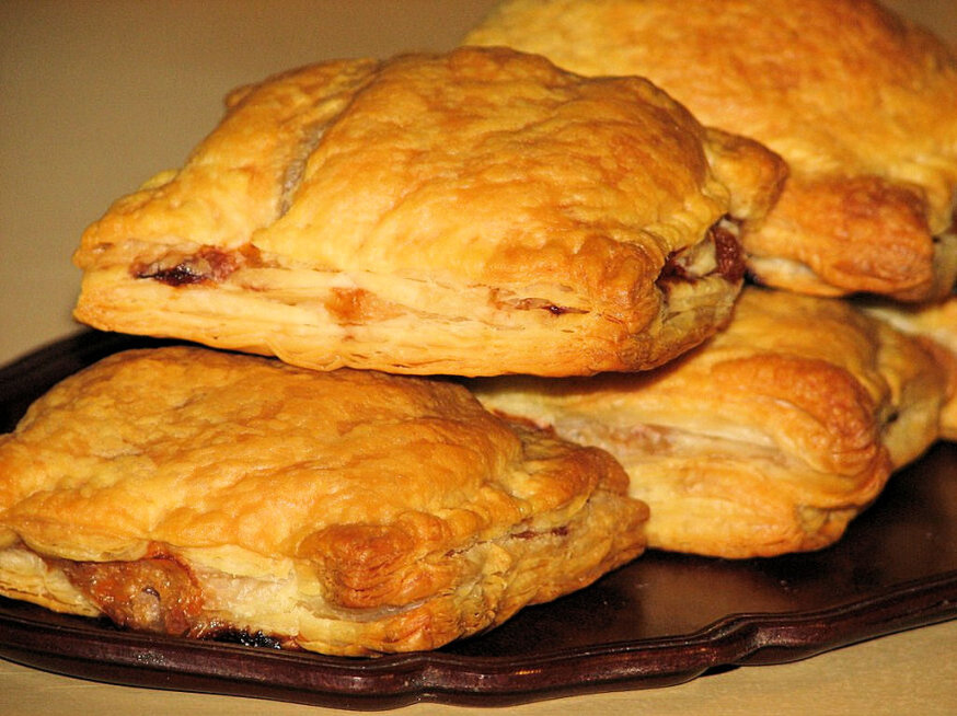 Слоеные пирожки с ветчиной и сыром - пошаговый рецепт с фото на евгенийсидихин.рф