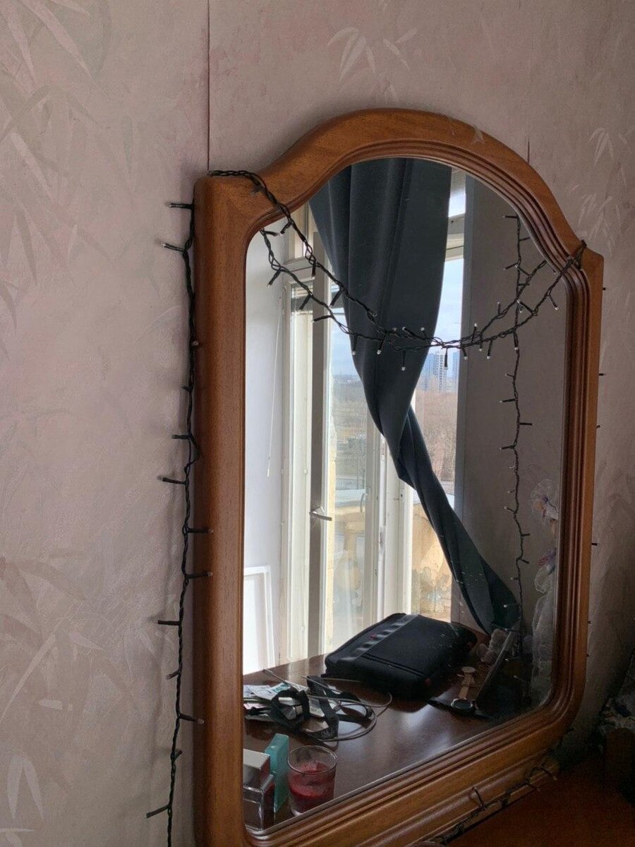 Красивое зеркало.