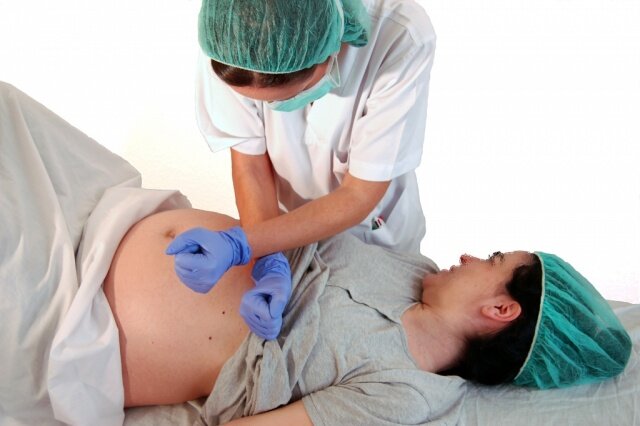 Прием Кристеллера. Фото для наглядности. В реальности всё намного травматичнее.