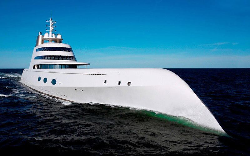 Топ дорогих яхт, номер 8 – "A"
Стоимость яхты с коротким названием А составляет $323 млн.
Топ 10 дорогих яхт мира включает в свой список яхту под скромным названием "А". Её стоимость составляет $323 000 000. Это одна из самых дорогих яхт в мире, поэтому купить её не так-то уж и просто. Сегодня владельцем яхты является Андрей Мельниченко.
