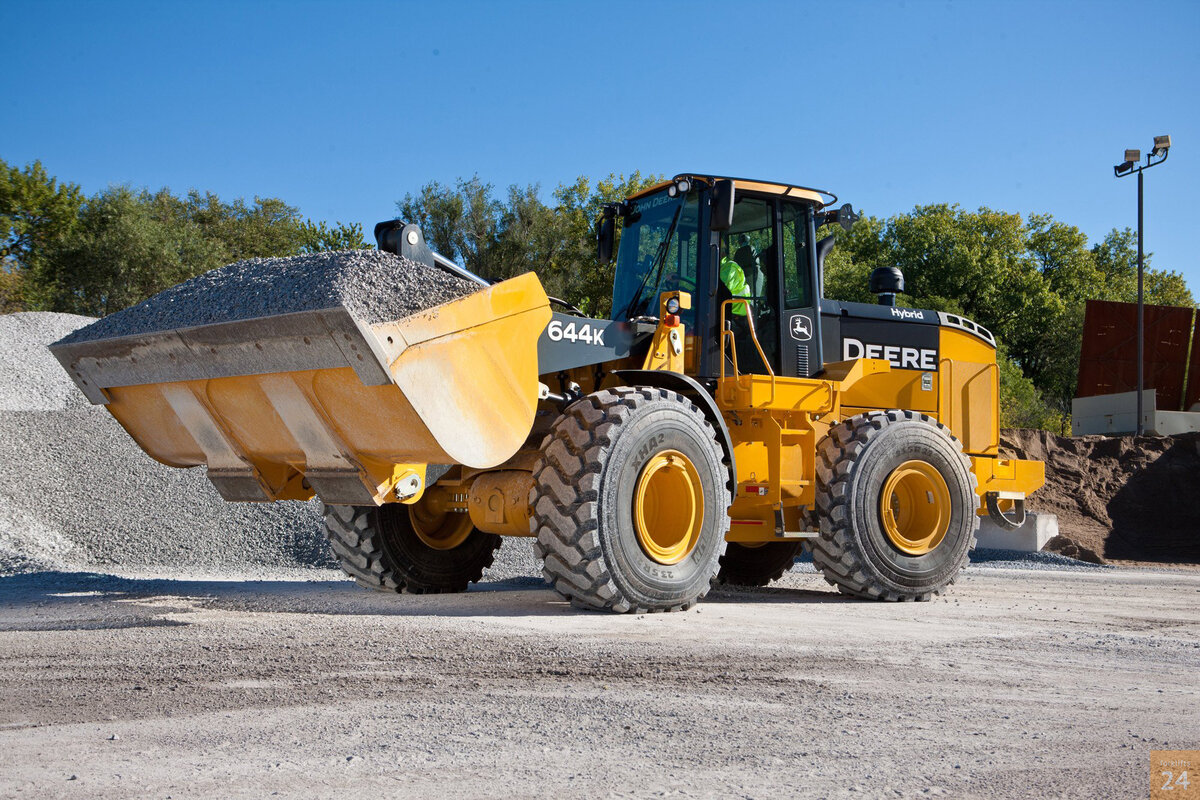 Фронтальный погрузчик John Deere