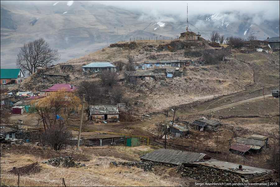 Сложно поверить, что в такой природной красоте люди живут настолько бедно. Северная Осетия, Даргавс