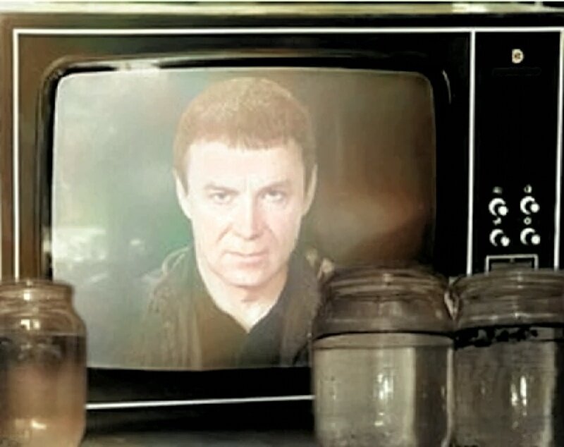 В конце 80-х на советском ТВ стали появляться сомнительные проекты, имевшие свехпопулярность у наивных зрителей