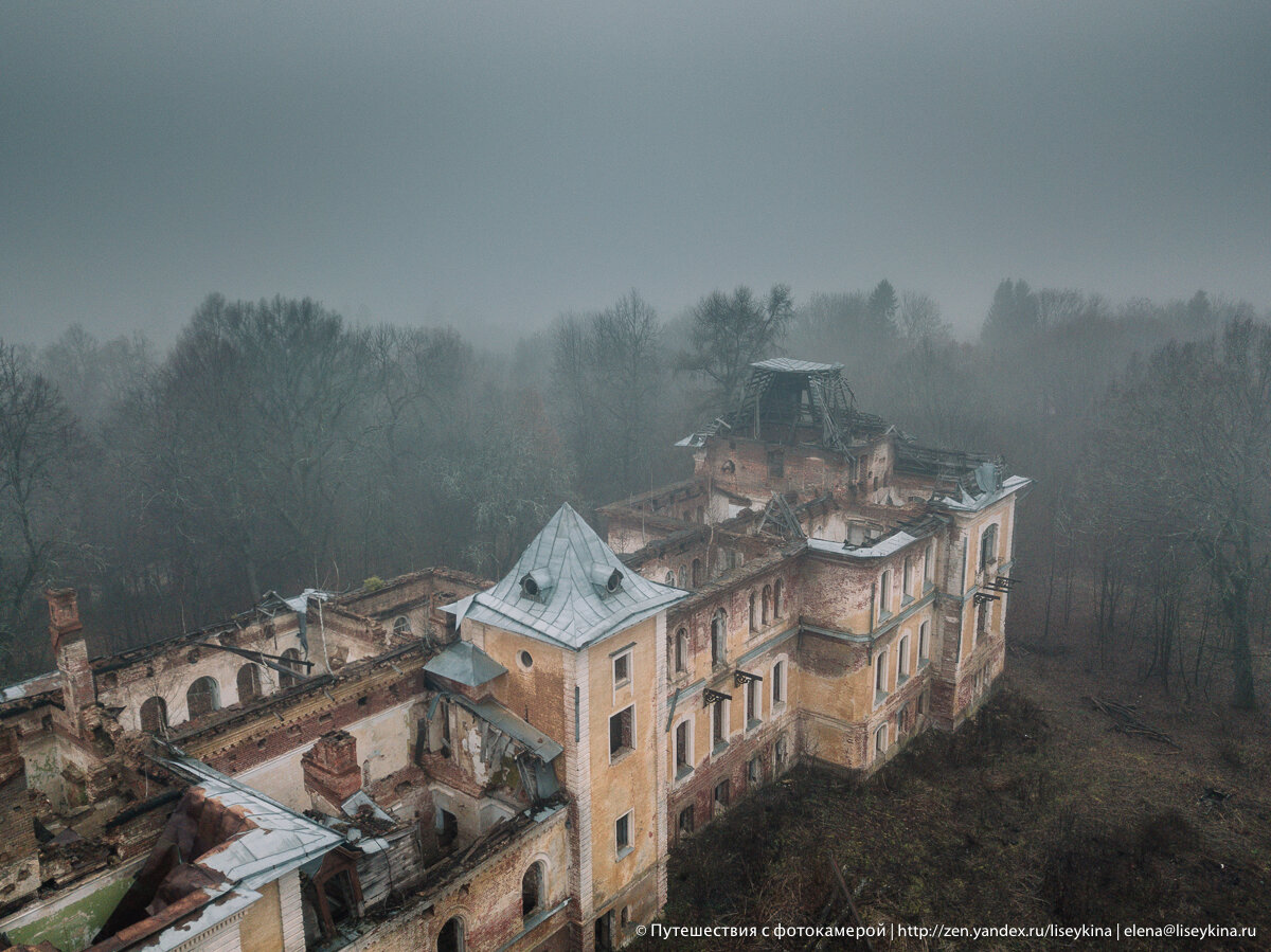 Заброшенные дворцы и усадьбы в России. 10 моих фотографий про то, как они сейчас выглядят внутри