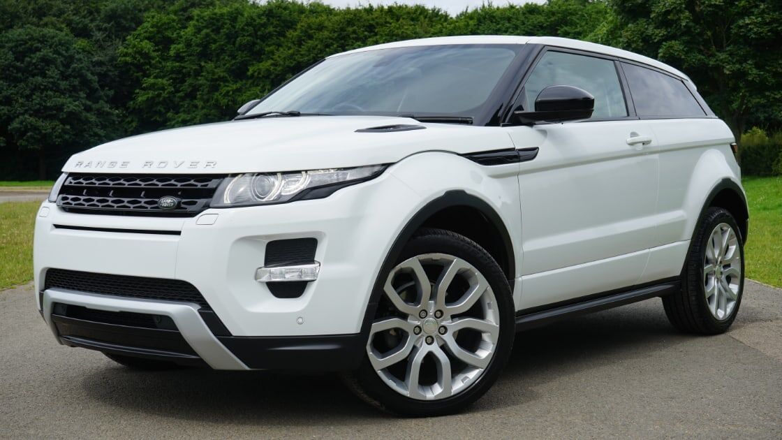 Одно из самых красивых воплощений в белом цвете -  Range Rover Evoque