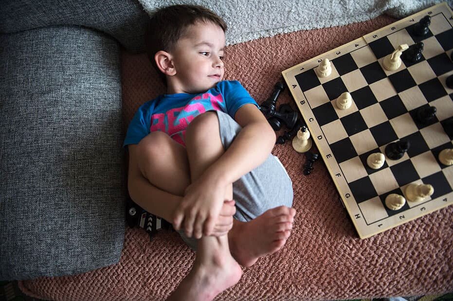 В семь месяцев местные врачи вынесли приговор: «Болезнь не лечится: впереди десятки переломов и инвалидная коляска». 