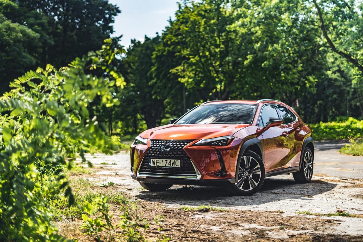 Lexus UX 250h - таким должен быть городской автомобиль премиум-класса!