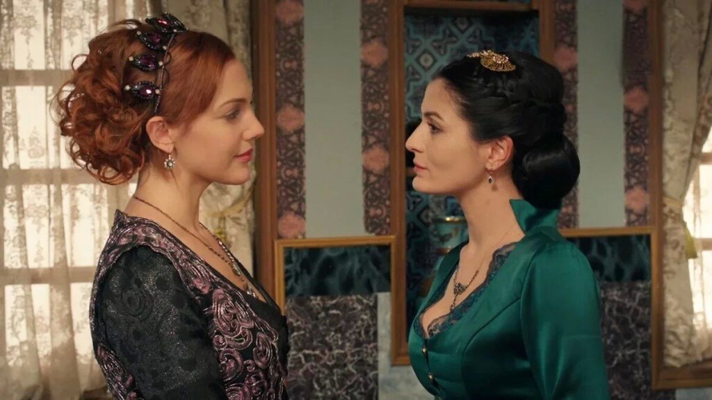 Женщины в этом сериале показаны очень мстительными и стервозными особами