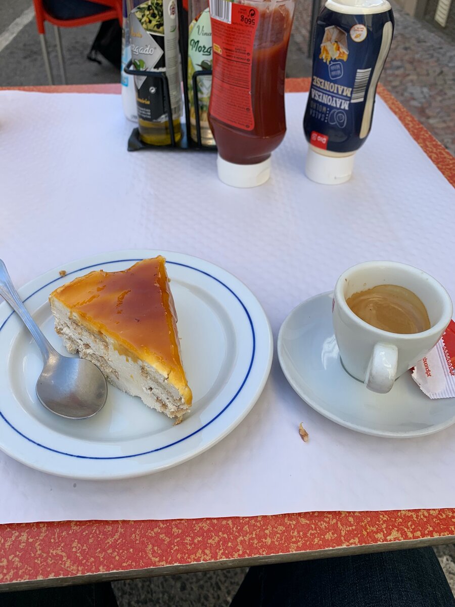 Кофе и кусочек тортика (Bola de bolacha)