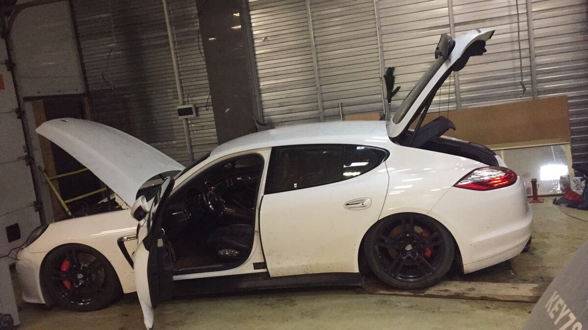 разгрузили Панамеру для восстановления ключей