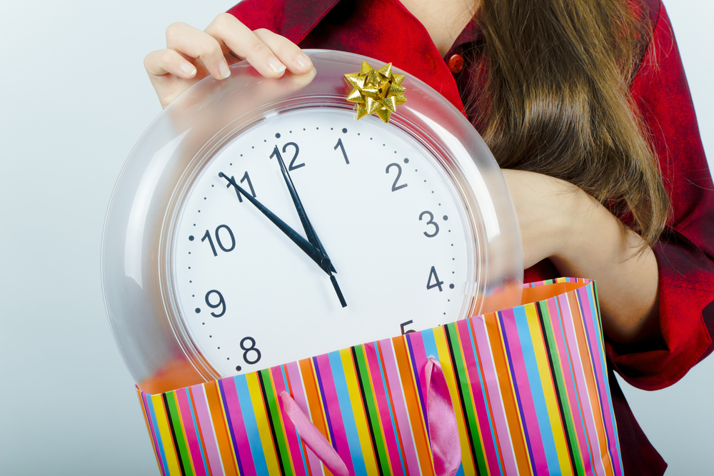 Часы в подарок. Нельзя дарить часы примета. Часы в подарок примета. Часы в подарок женщине приметы.